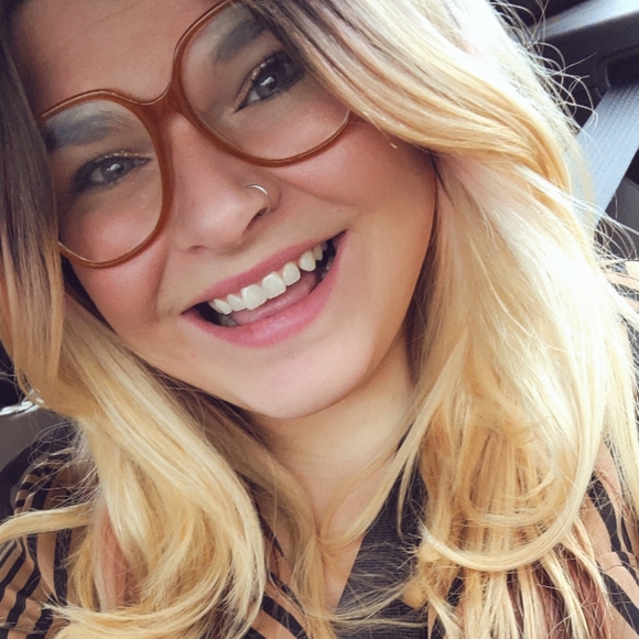 Meet your Posher, Taylor - Picture 1 of 1